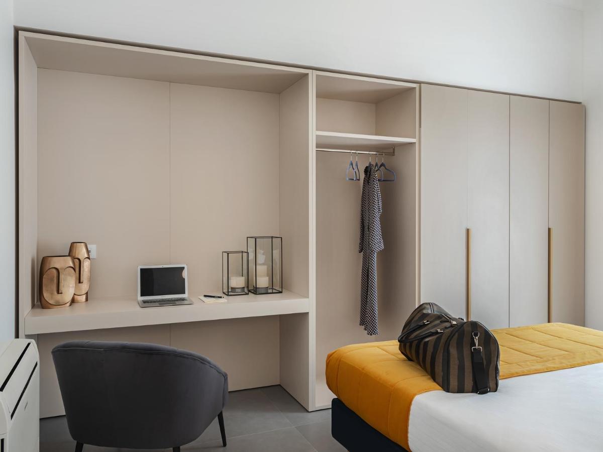 Living U Homesuites Lecce Extérieur photo