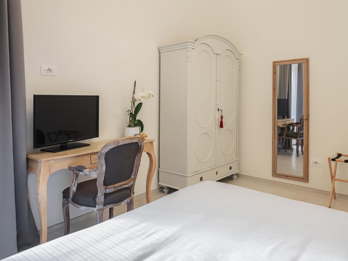 Living U Homesuites Lecce Extérieur photo