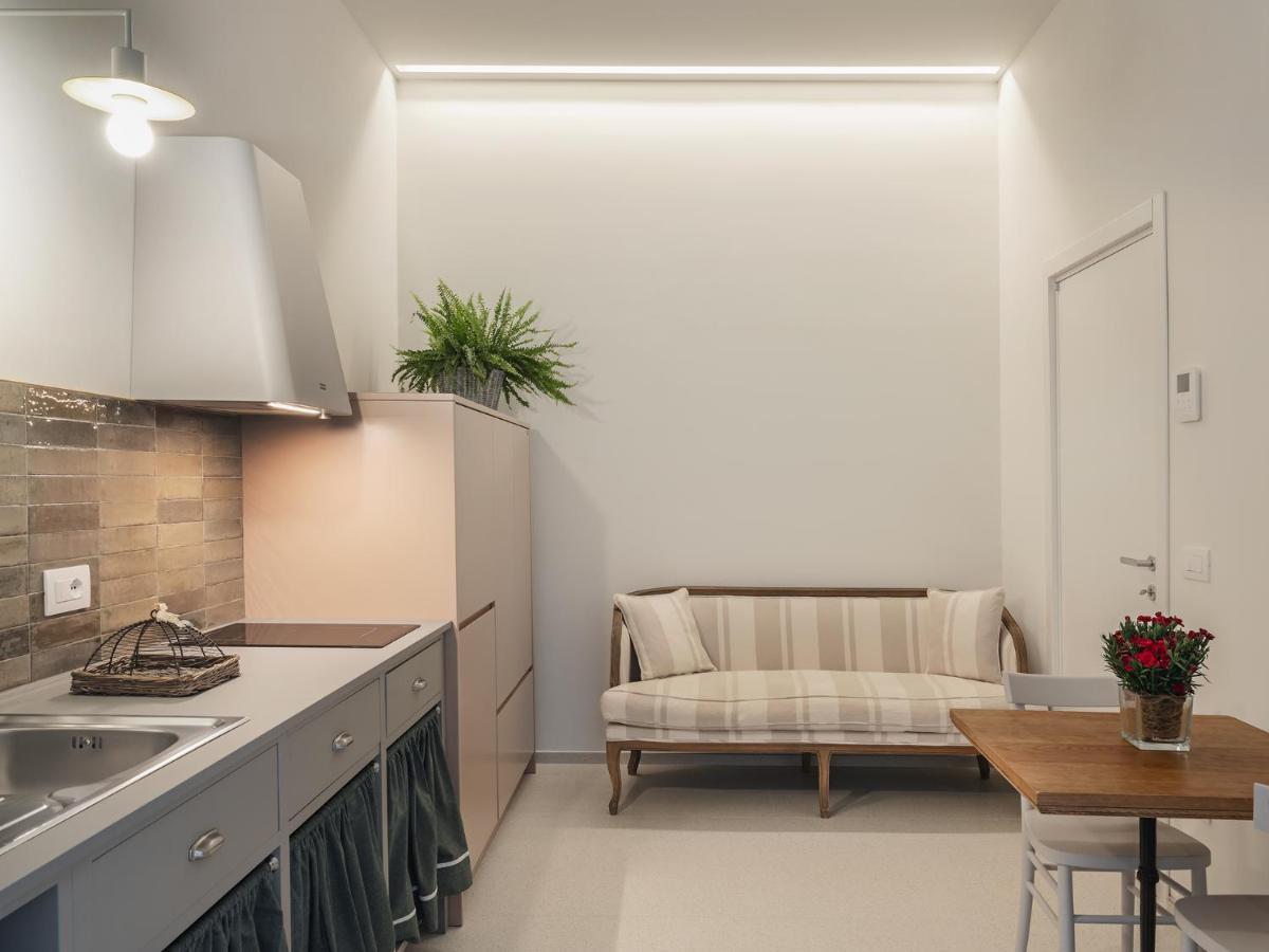 Living U Homesuites Lecce Extérieur photo
