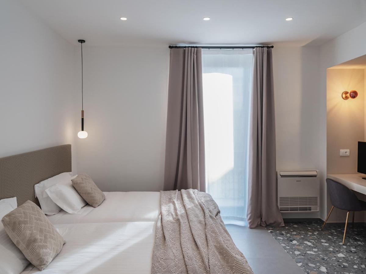Living U Homesuites Lecce Extérieur photo
