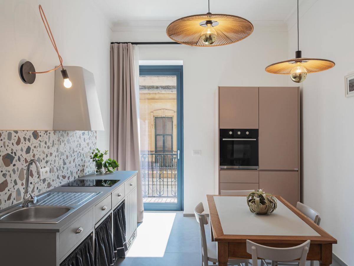 Living U Homesuites Lecce Extérieur photo