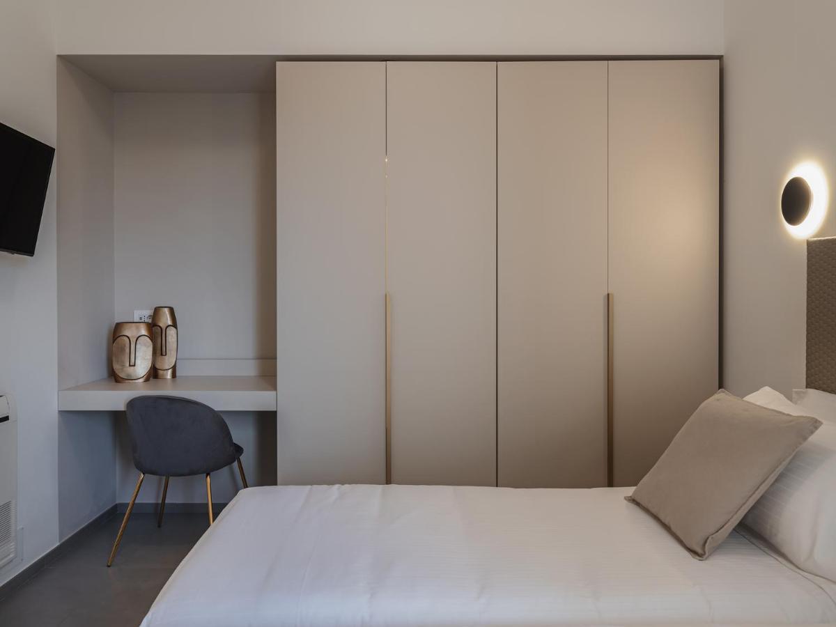 Living U Homesuites Lecce Extérieur photo